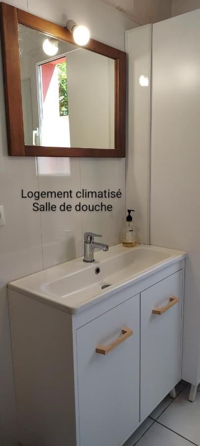 Le Barcares Logement Climatise Pour 6 Personnes, Draps Et Serviettes Non Fournis Air-Conditioned Accommodation For 6 People, Sheets And Towels Not Provided Alojamiento Con Aire Acondicionado Para 6 Personas, Sabanas Y Toallas No Incluidas Dış mekan fotoğraf