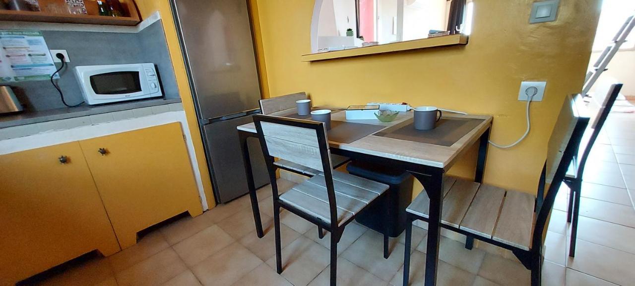 Le Barcares Logement Climatise Pour 6 Personnes, Draps Et Serviettes Non Fournis Air-Conditioned Accommodation For 6 People, Sheets And Towels Not Provided Alojamiento Con Aire Acondicionado Para 6 Personas, Sabanas Y Toallas No Incluidas Dış mekan fotoğraf