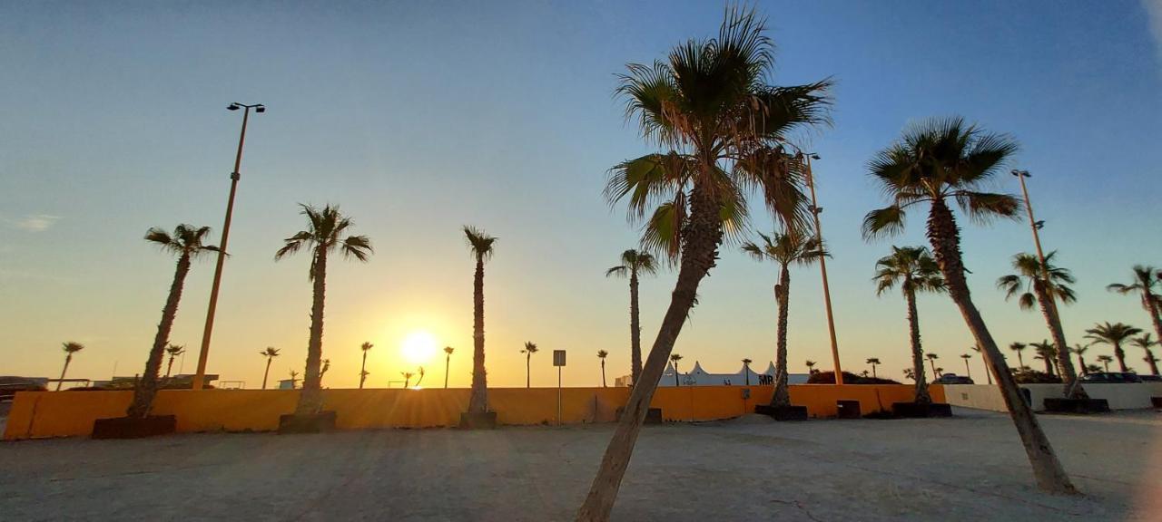 Le Barcares Logement Climatise Pour 6 Personnes, Draps Et Serviettes Non Fournis Air-Conditioned Accommodation For 6 People, Sheets And Towels Not Provided Alojamiento Con Aire Acondicionado Para 6 Personas, Sabanas Y Toallas No Incluidas Dış mekan fotoğraf