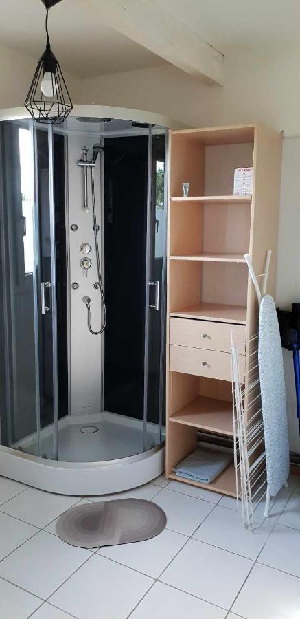 Le Barcares Logement Climatise Pour 6 Personnes, Draps Et Serviettes Non Fournis Air-Conditioned Accommodation For 6 People, Sheets And Towels Not Provided Alojamiento Con Aire Acondicionado Para 6 Personas, Sabanas Y Toallas No Incluidas Dış mekan fotoğraf
